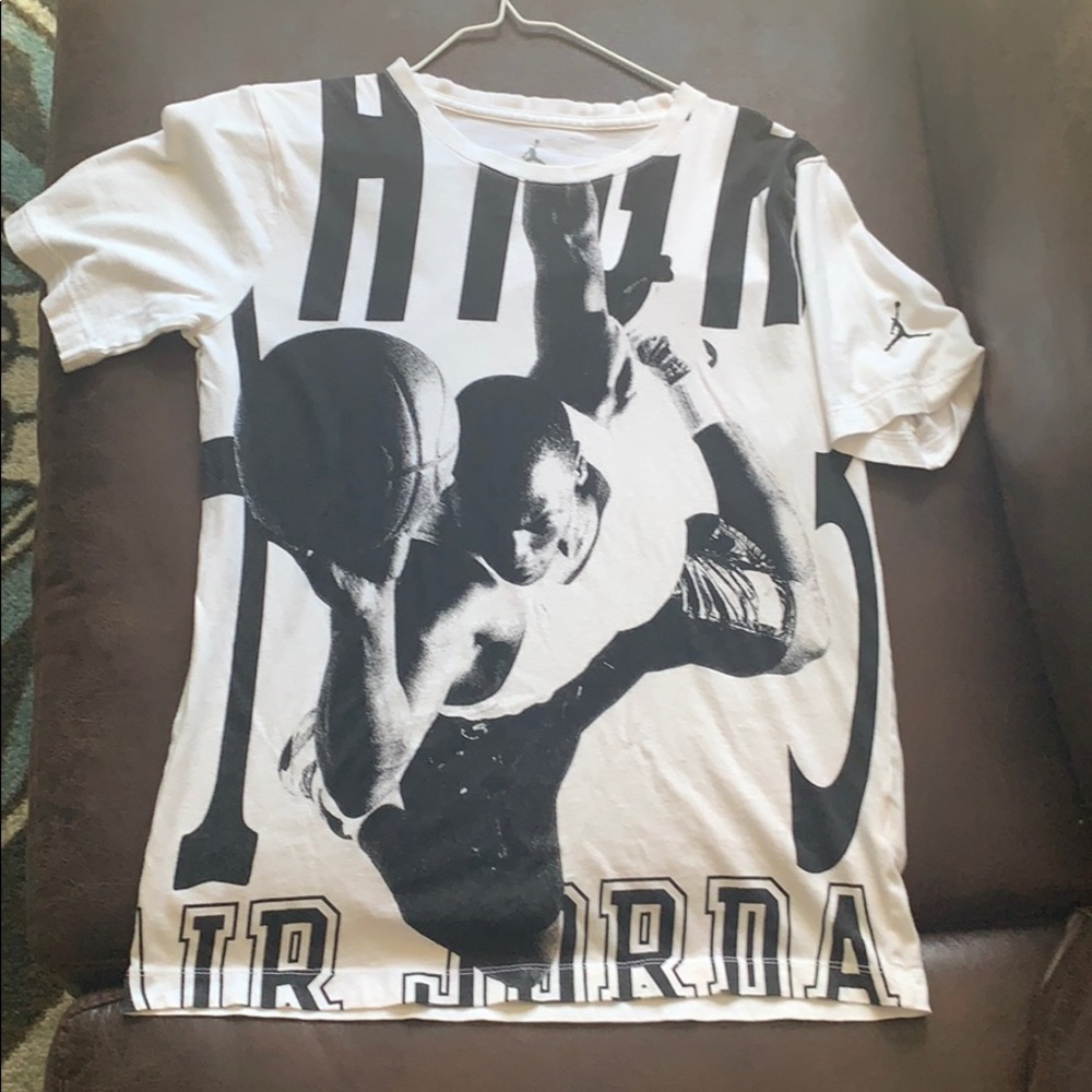 A White and Black Jordan T- Shirt in a Youth Large